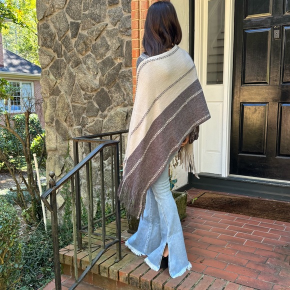 25 Boho Soft Knit Fringed Poncho - Picture 4 of 5